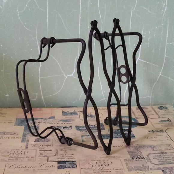 Vintage Casserole Dish Trivet Expandable Holder - Picture 3 of 9